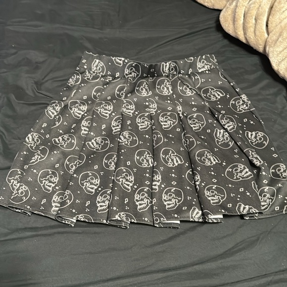 Skeleton skirt - Picture 2 of 2